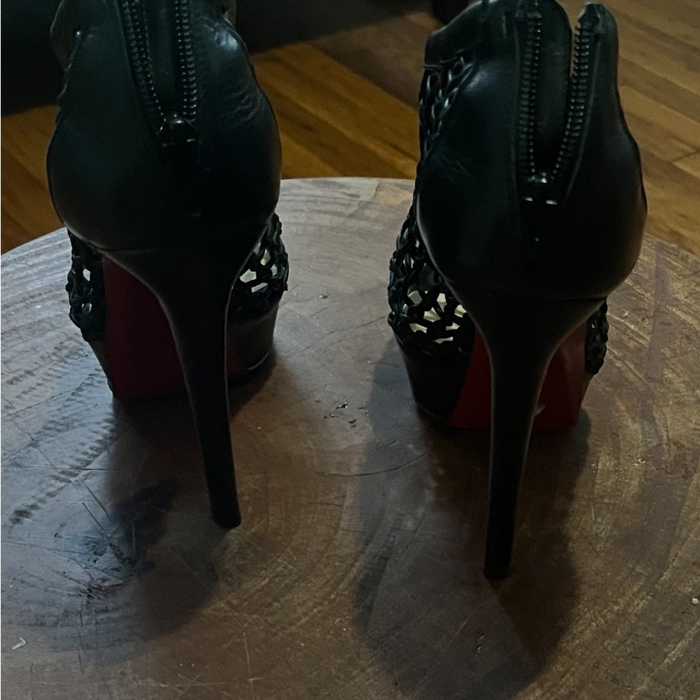 Christian Louboutin Coussin 140 caged ankle bootie in black woven leather - Picture 4 of 7